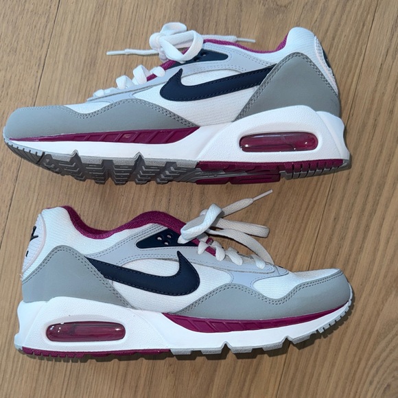 Nike AirMax Correlate Sneakers with Fuchsia Highlights 8.5 - Picture 7 of 9
